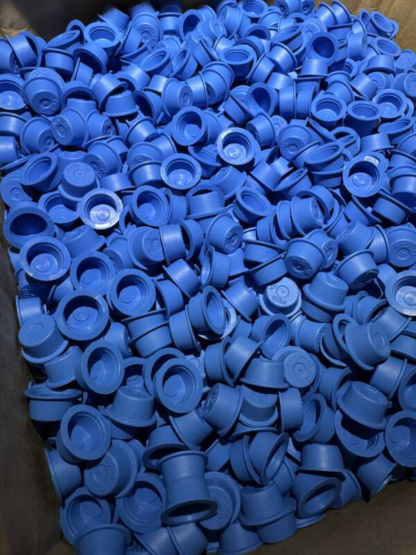 9/16"
plastic plugs
