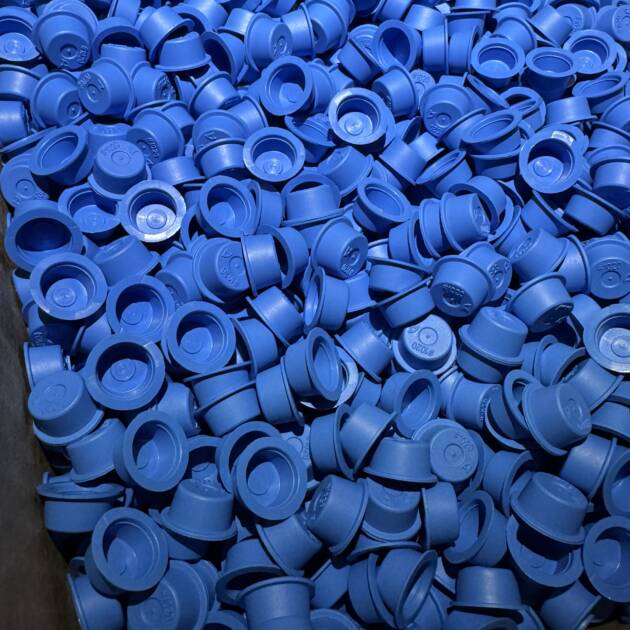 9/16"
plastic plugs
