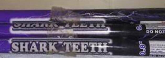 SHARK TEETH  ROMAN CANDLE .80" ( 5 - Shots) Pk of 4 🧨