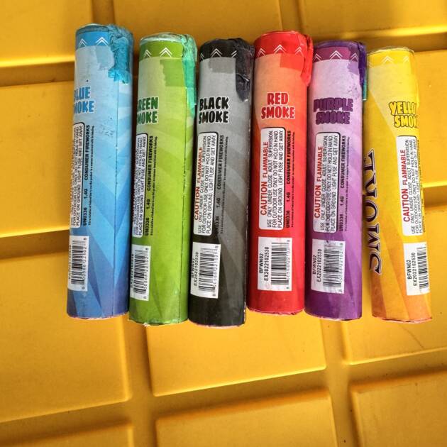 1 MINUTE VIVID COLOR SMOKE STICK (8 colors)