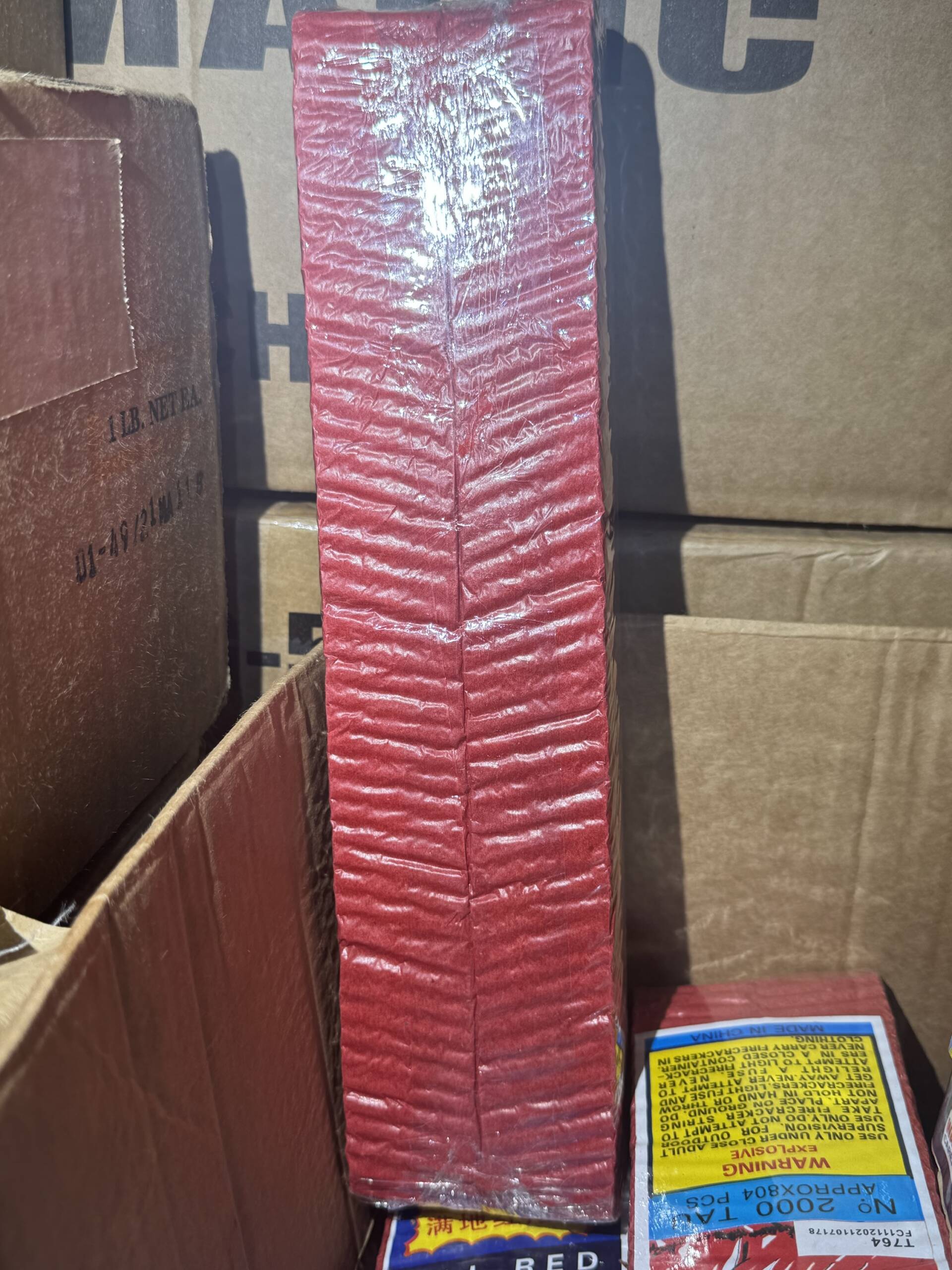 Tau red crackers 800pc strip - Image 4