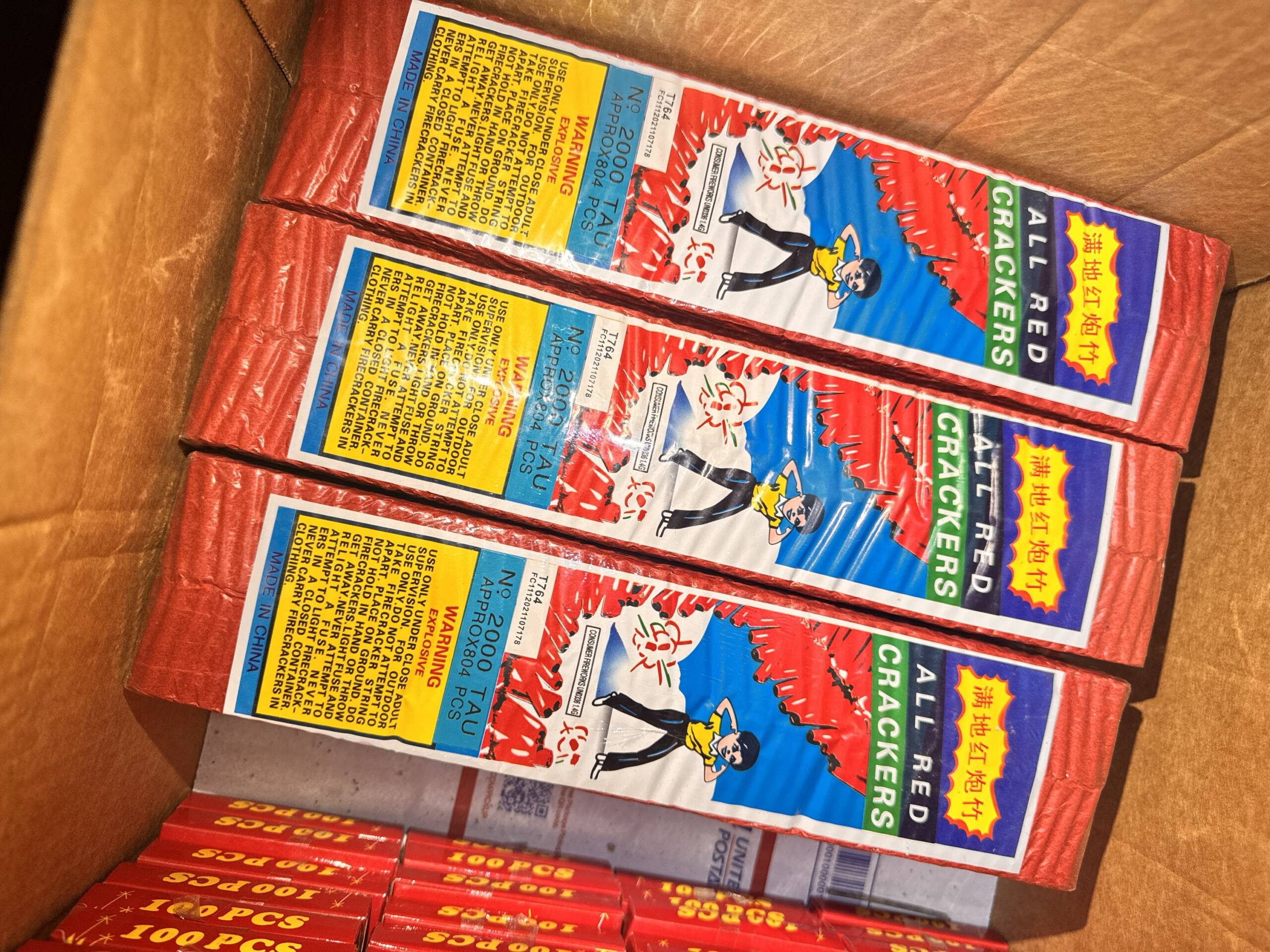 Tau red crackers 800pc strip - Image 2